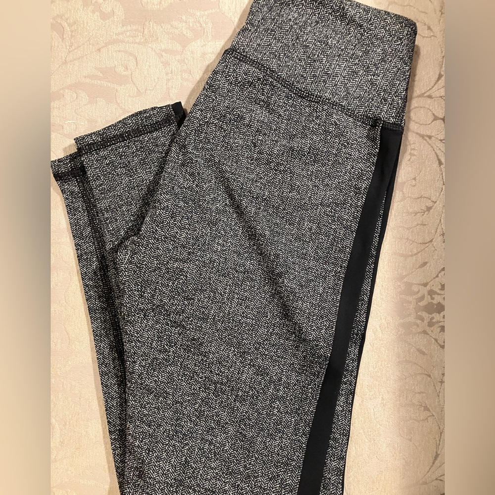 ChiChi Active legging size Small- NWOT